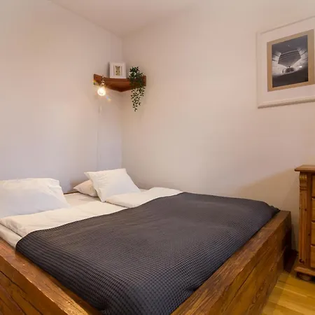 Spacious Old Town Penthouse With Balcony #12