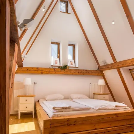 Apartmán Spacious Old Town Penthouse With Balcony #12 *